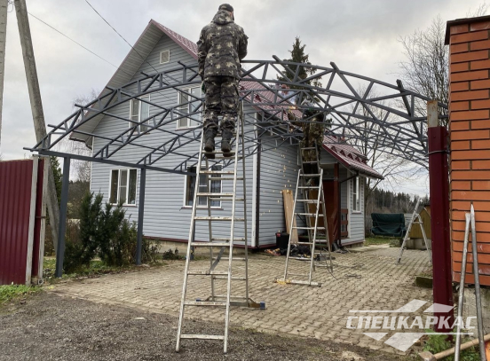 Усиленный навес из поликарбоната арочного типа для парковки двух автомобилей №74 - фото 3